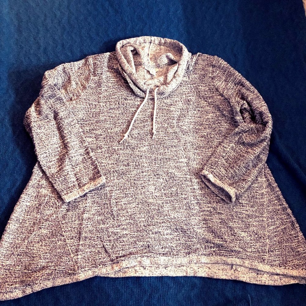 Black and White Pull Over